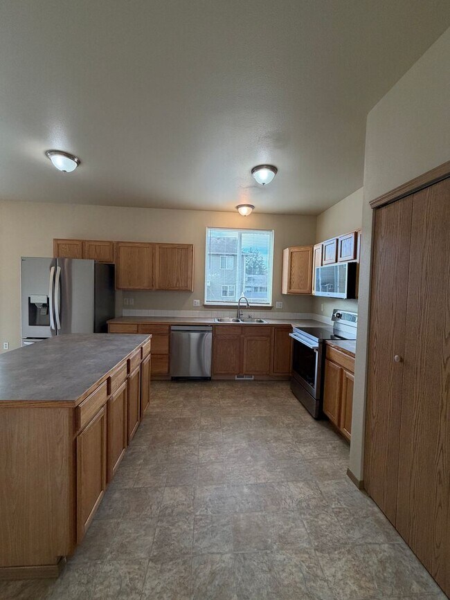 Foto del edificio - 843 Gina Ct SE