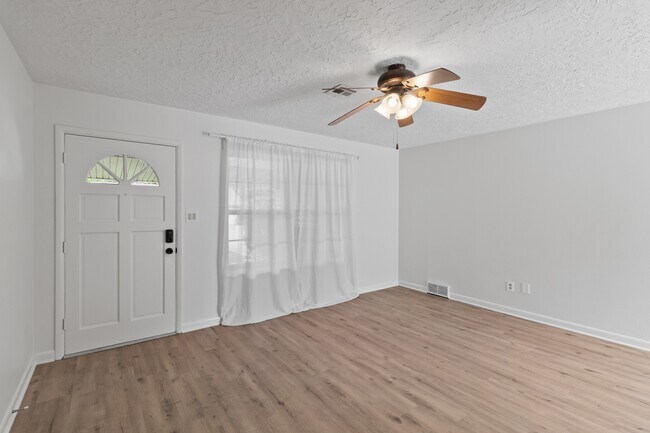 Foto del edificio - 625 Barbour Ave