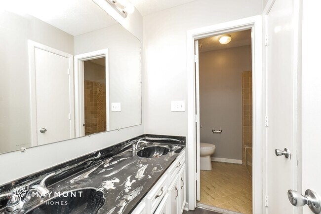Foto del edificio - 34 Pebble Hill Dr