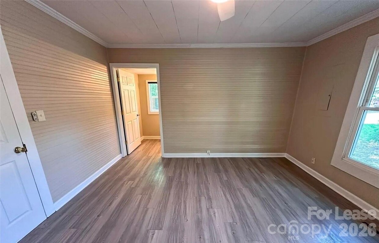 Building Photo - 504 Locust St