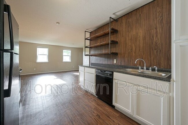 Building Photo - 135.5 E Himes St