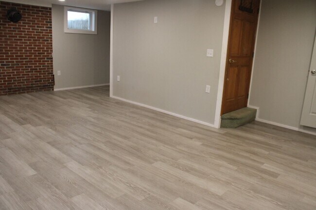 Foto del edificio - 18 S Main St