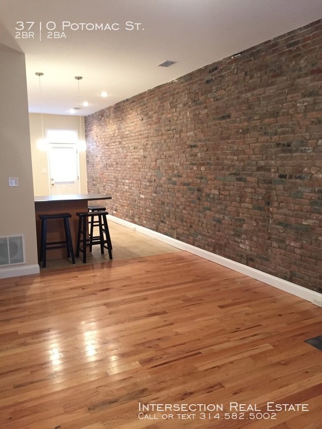 Building Photo - Stunning Tower Grove South Townhouse