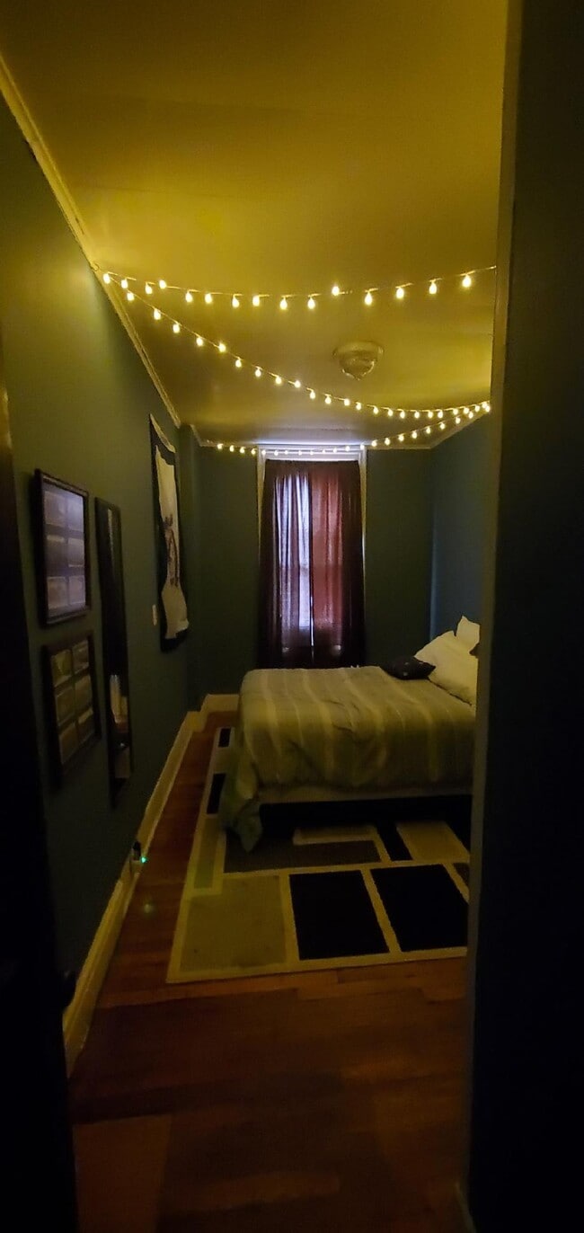 Building Photo - 14 N Huron St