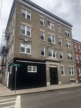 Building Photo - 142 Gove St