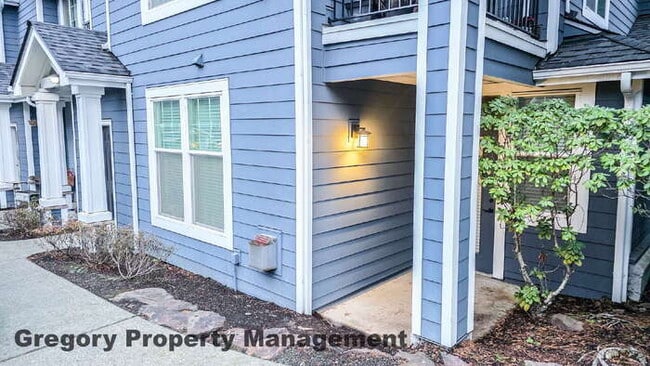 Building Photo - Sunlit & Spacious Ground-Level Condo | 12-Foot Ceilings, Luxury Amenities & Ideal Locale