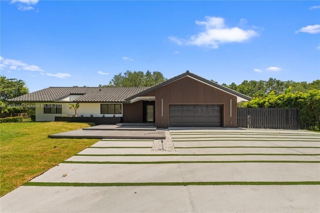 Foto del edificio - 5020 Hawkhurst Ave