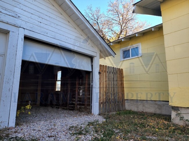 Building Photo - Charming 3-Bedroom Home with Hardwood Floo...