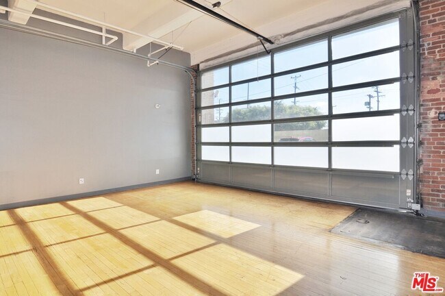 Foto del edificio - 1850 Industrial St