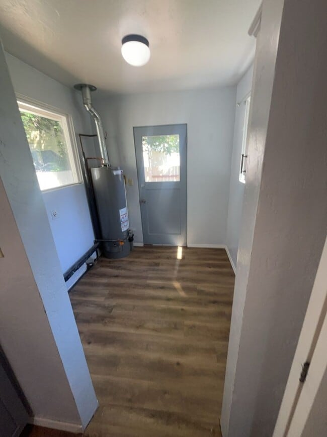 Building Photo - Charming 1?Bed + Bonus Loft | Prime Missou...
