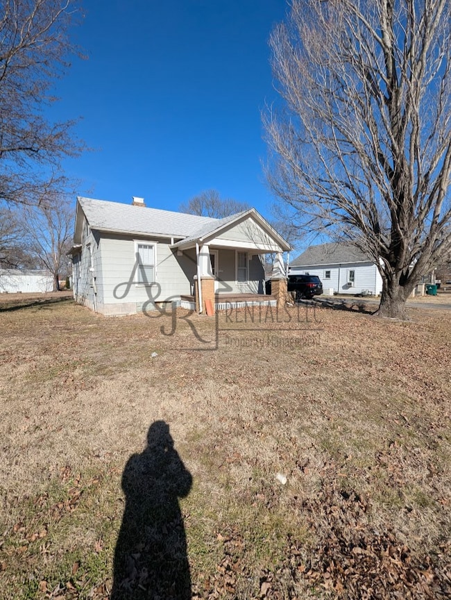 Foto del edificio - 206 W 1st St