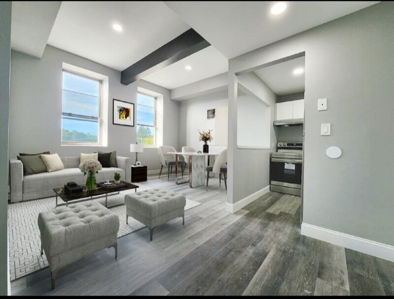 Primary Photo - 2405 W Jarvis Ave