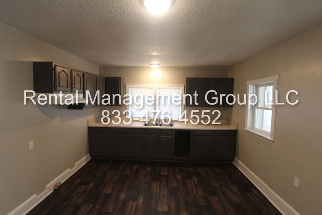 Building Photo - .New On The Market! Charming 2 bedroom 1 bath