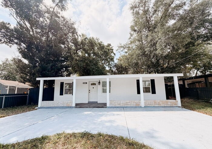 Home For Rent in Tampa - FULLY FENCED IN BACKYARD! - Home For Rent in Tampa - FULLY FENCED IN BACKYARD!