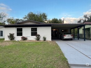 Building Photo - 1318 Broadmoor Dr