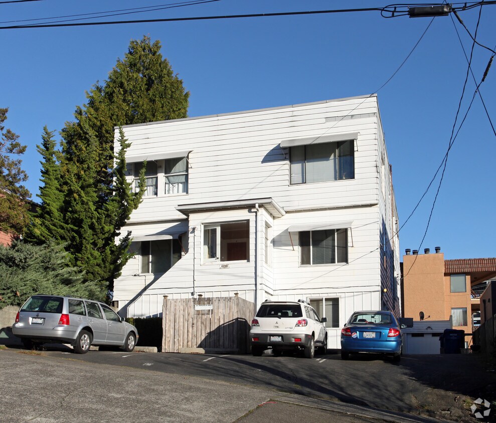 Primary Photo - 3910 Latona Ave NE