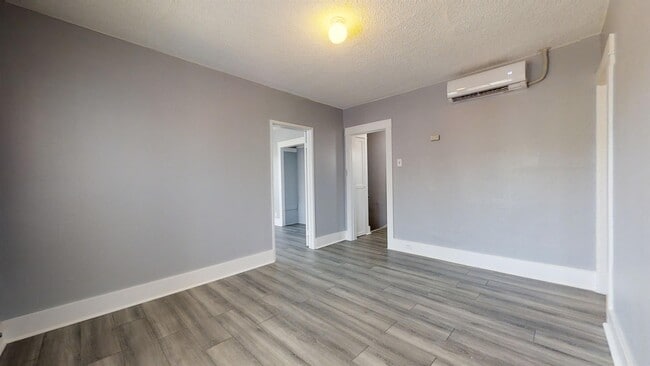 Building Photo - 442 Cerritos Ave