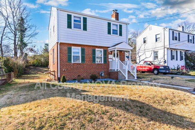 Building Photo - 5013 Laguna Rd