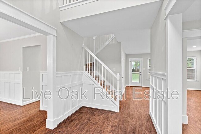 Building Photo - 812 Whisper Hollow Dr