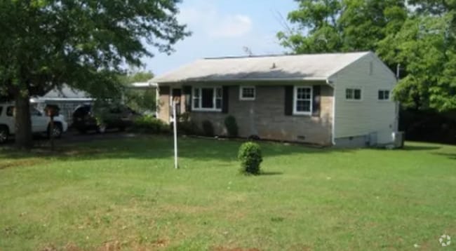 Building Photo - 2320 Capri Dr