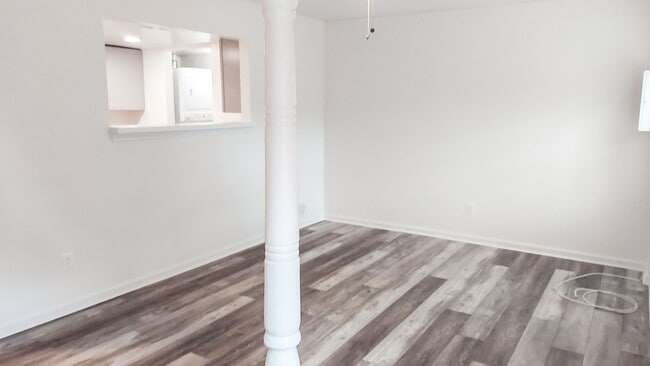 Foto del edificio - Spacious And Renovated 3 Bed 2 Bath Interi...