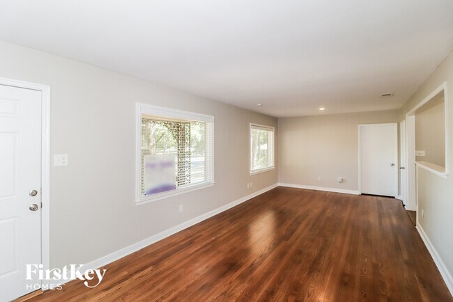 Building Photo - 4205 Charleswood Rd
