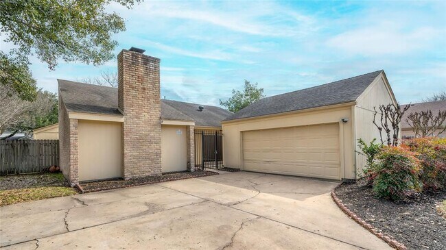 Foto del edificio - 1731 Cherry Bend Dr