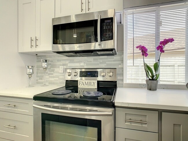 Building Photo - 4840 Kingston Cir