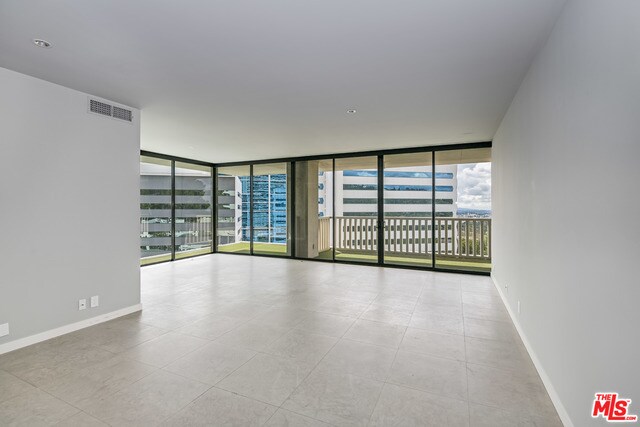 Foto del edificio - 9255 Doheny Rd