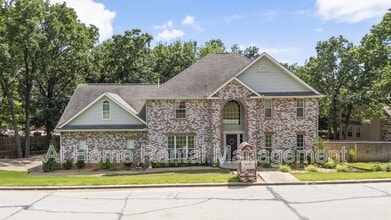 Building Photo - 1220 Renaissance Dr