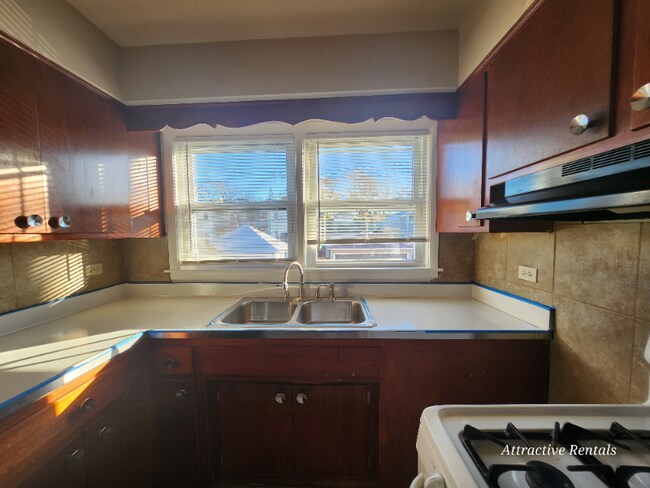 Building Photo - 5511 W Kamerling Ave