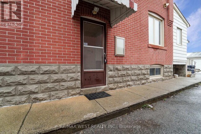 Photo du bâtiment - 151 Ascot Ave