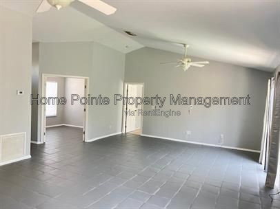Building Photo - 9794 Country Oaks Dr