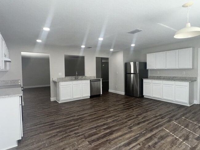 Building Photo - 2141 Ashley Lakes Dr