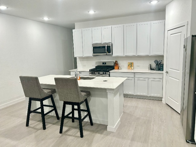 Building Photo - 1419 Caceres Spur