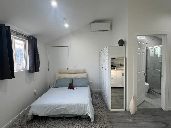 Bedroom - 4555 Narrot St