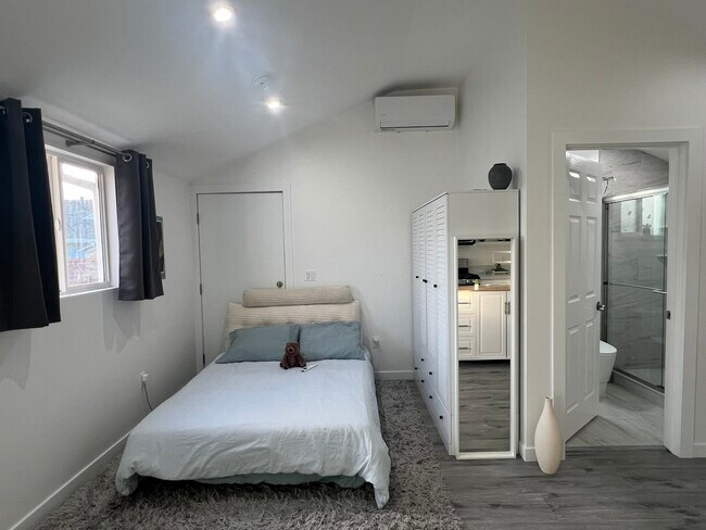 Dormitorio - 4555 Narrot St
