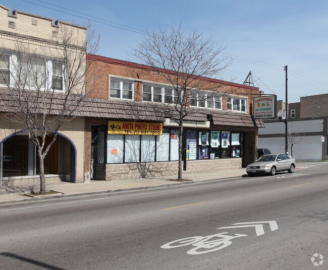Building Photo - 5700-5702 W Diversey Ave