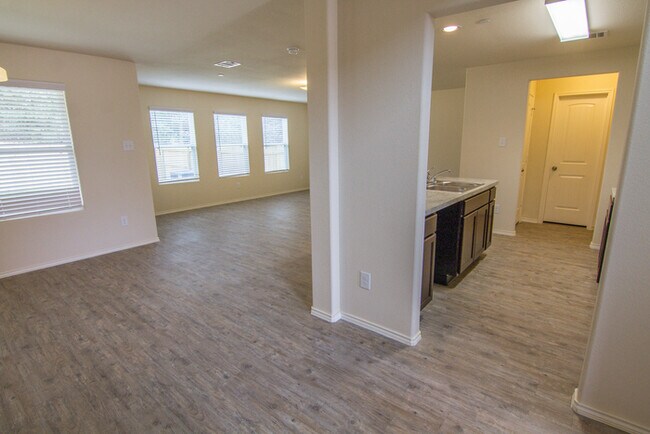 Building Photo - Oakwood Forest - 2029 Oakwood Forest Drive...