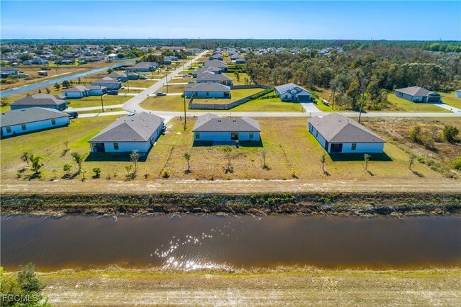 Building Photo - 839 Yellowbird Dr