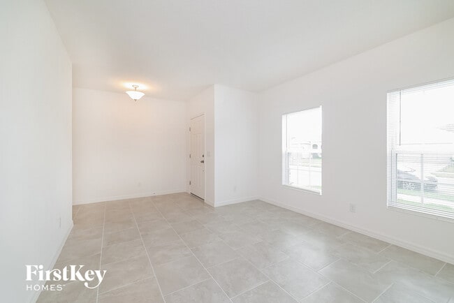 Building Photo - 888 Avenal Ln