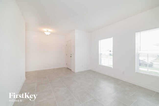 Foto del edificio - 888 Avenal Ln