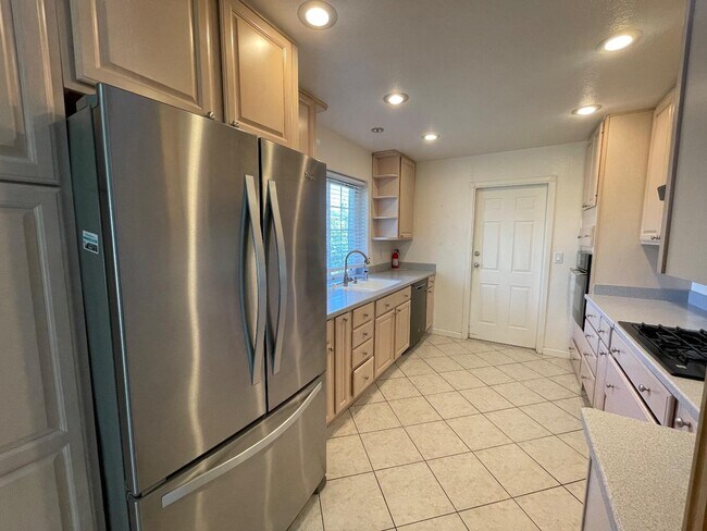 Building Photo - 7100 Backer Ct