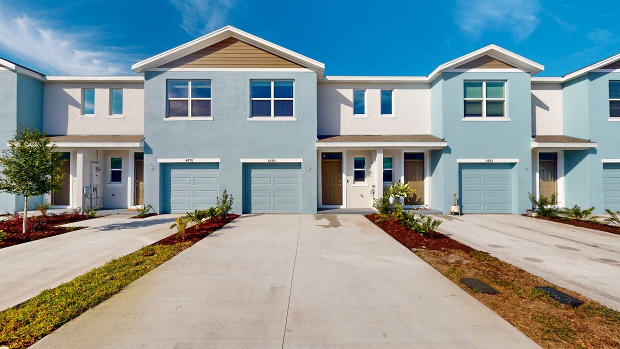 Foto principal - Brand New Townhome Available, near downtow...