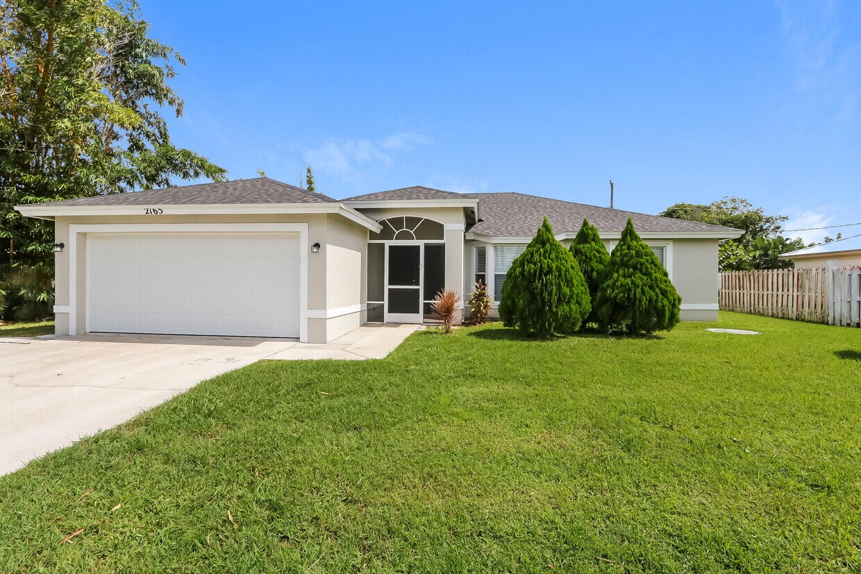 Primary Photo - 2165 SW Monterrey Ln