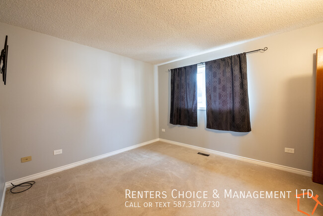 Building Photo - Pet Friendly 4 Bedroom West Lethbridge House