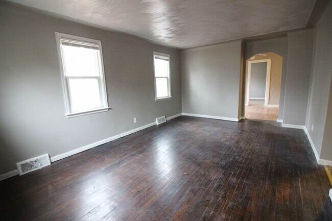 Building Photo - Great 4 Bedroom in Hazel Park