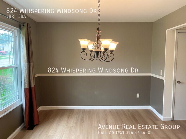 Foto del edificio - 824 Whispering Windsong Dr