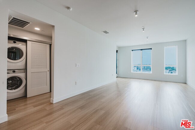 Foto del edificio - 10601 Washington Blvd