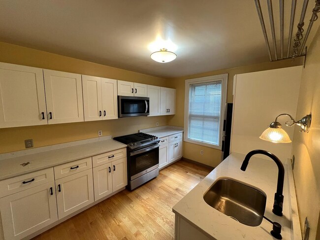 Building Photo - 75 Wood St